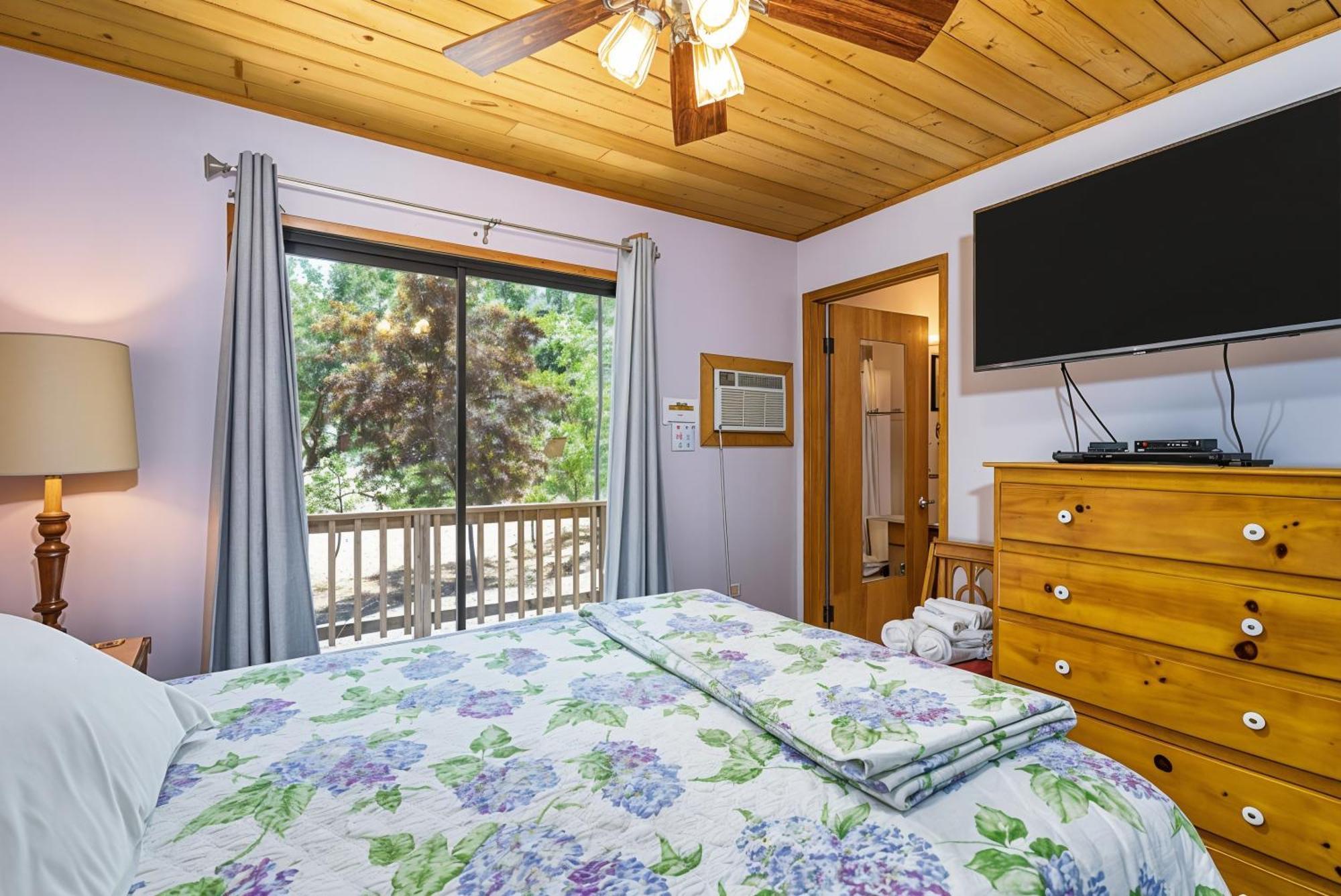 Pet Friendly The Hideout Yosemite Holiday home Groveland